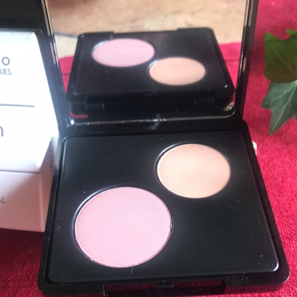 Cosmetics - Picture 3 of 5